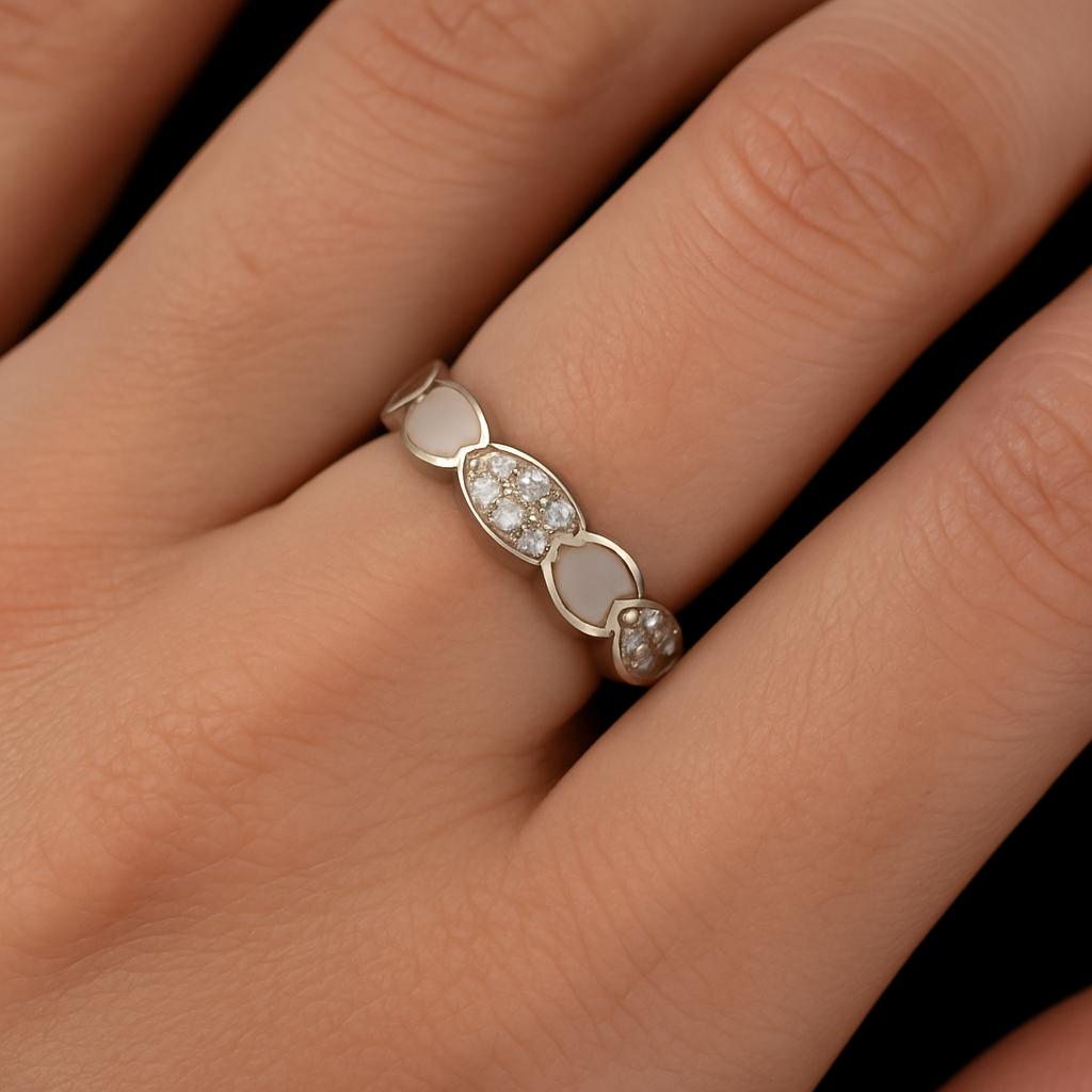 Elegant Leaf-Inspired Silver Ring