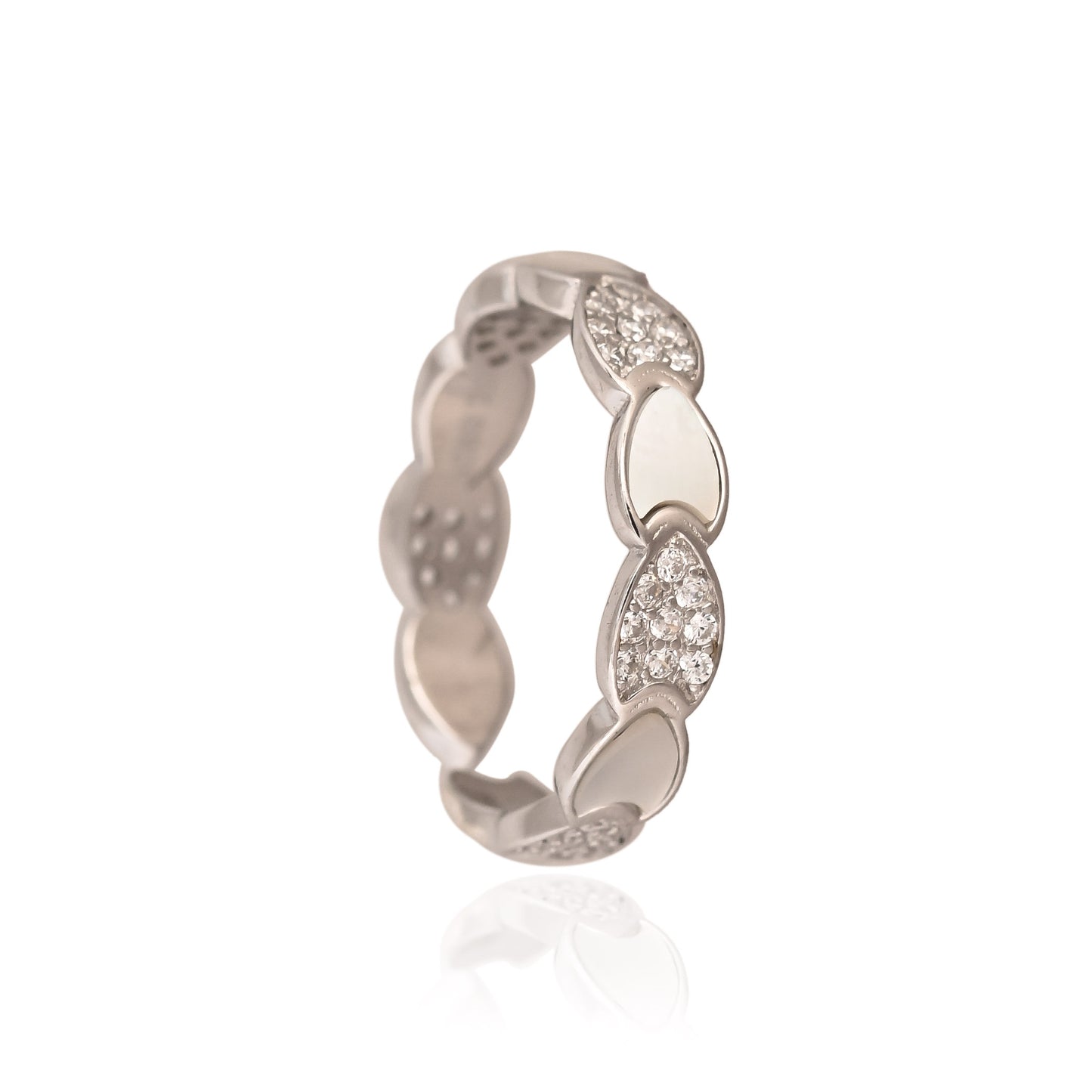 Elegant Leaf-Inspired Silver Ring